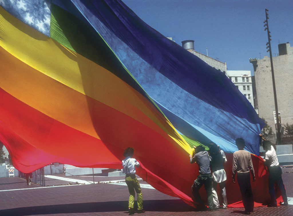 1978首面彩虹旗